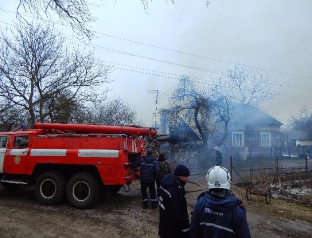 На Волині горіли два житлових будинки