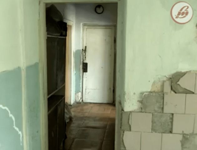У Луцьку люди живуть в аварійному гуртожитку. ВІДЕО