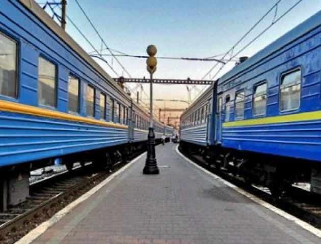 Волиняни можуть придбати у ПриватБанку квитки на додаткові серпневі потяги