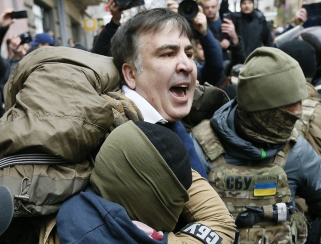 Біля Адміністрації президента побилися прихильники Саакашвілі і правоохоронці