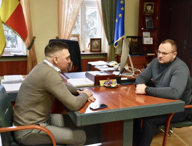 Мер Луцька зустрівся зі звільненим з полону прикордонником Сергієм Шевчуком. ФОТО