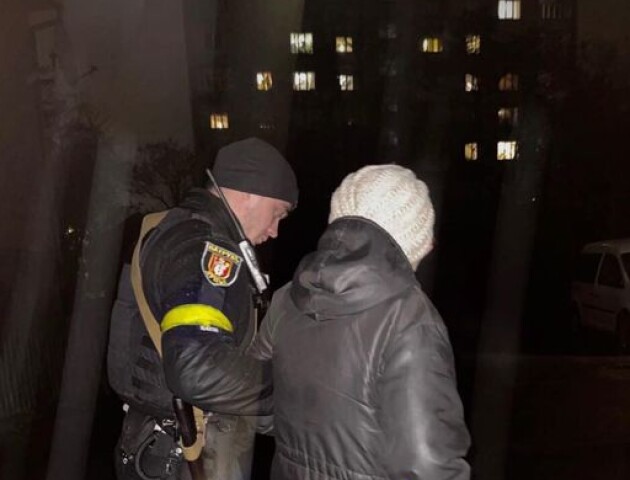 У Луцьку патрульні допомогли бабусі, яка загубилася