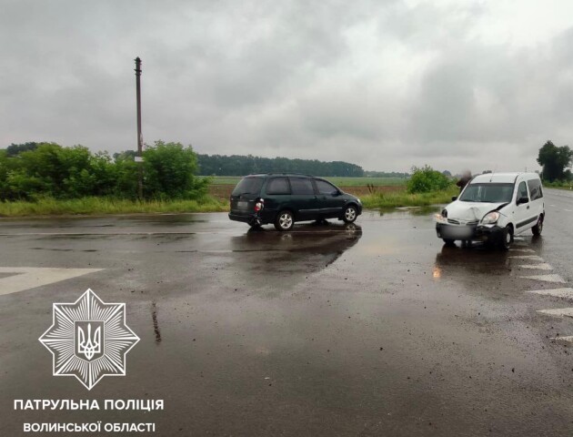 У Луцьку не розминулися «Ніссан» і «Мазда». ФОТО