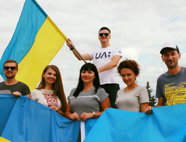 У Луцьку запустили інтернет-флешмоб до Дня прапора. ФОТО