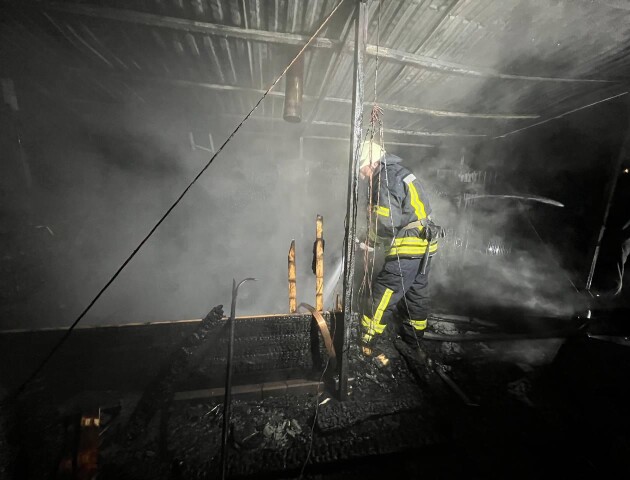 На Волині горіла господарська споруда