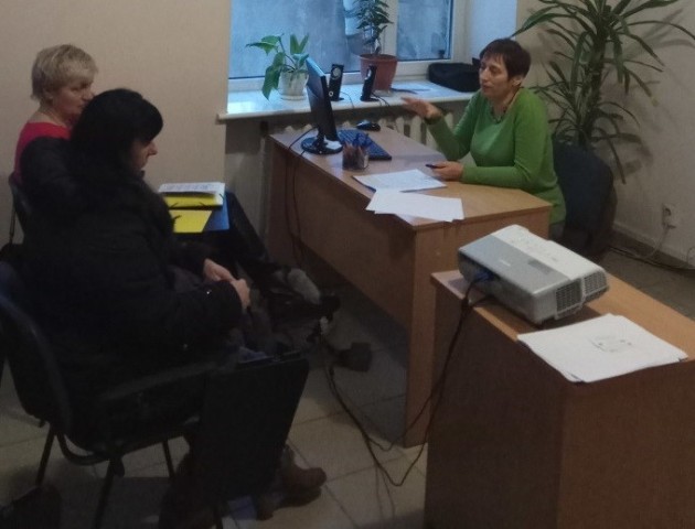 Безробітних лучан вчили, як влаштуватися на роботу і не натрапити на шахраїв