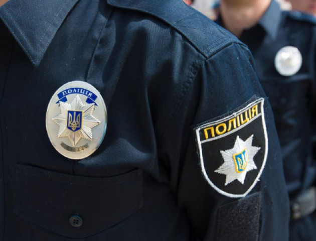 У Луцьку 3-річна дитина зачинилась у будинку: матір викликала патрульних