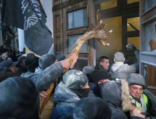 15 нацгвардійців госпіталізовані після зіткнень в центрі Києва