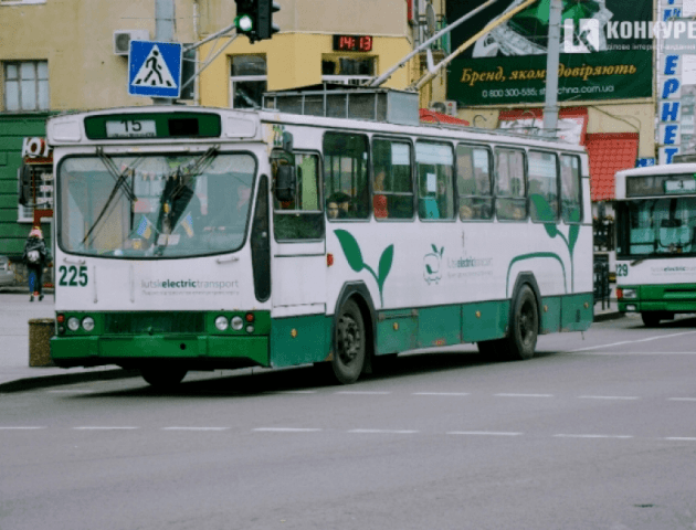 У Луцьку на Поминальну суботу запустять додаткові тролейбуси та автобуси