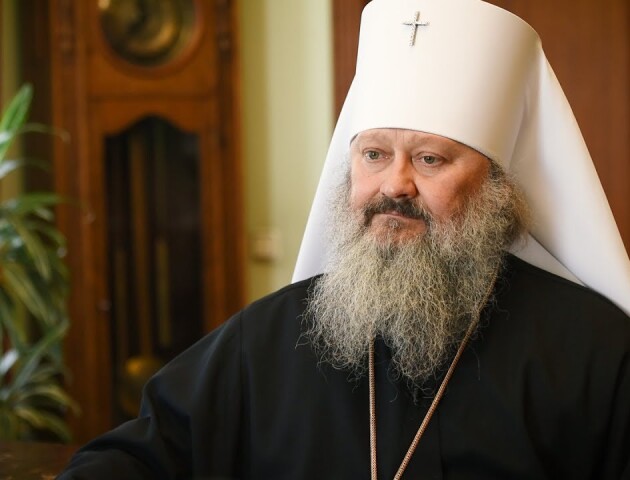 Тероборонівці запитали настоятеля Києво-Печерської лаври, який повертався з відпочинку, «чий Крим»?