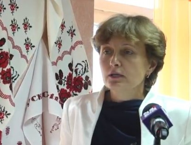 Скандальна директорка школи у селі Озеро через суд вимагає скасувати догану. ВІДЕО