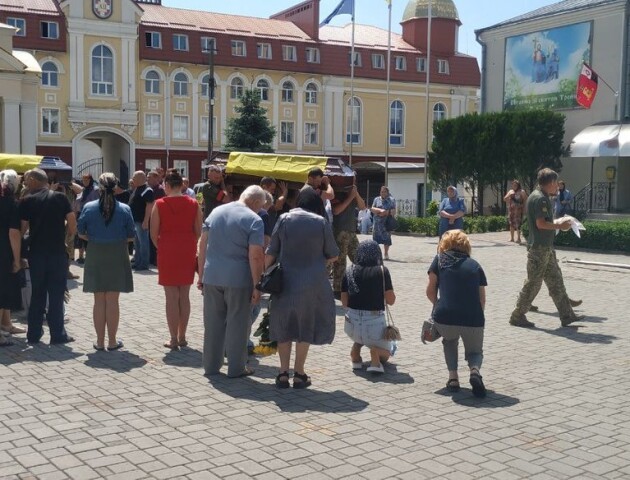 У Луцьку попрощалися з бійцями Сергієм Семенюком та Олександром Цвидом