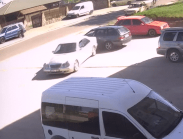 Водій у Рожищі вдарив машину та накивав п'ятами. ВІДЕО