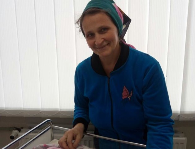 Пішла на рекорд: на Рівненщині жінка народила вісімнадцяту дитину