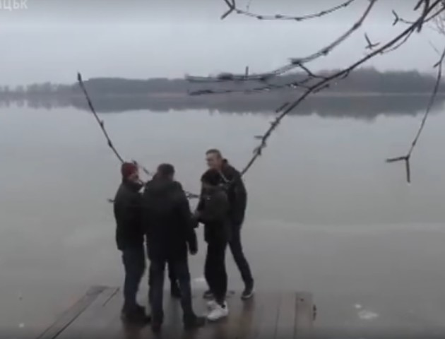 «Ковзани тягнули донизу»: як рятували волинянина, який провалився під лід. ВІДЕО