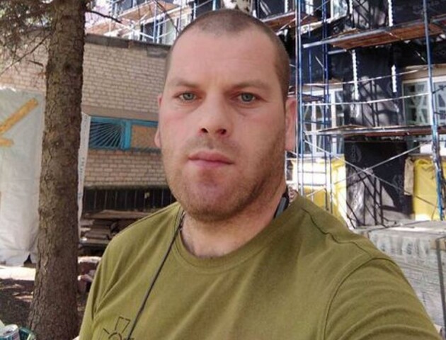 Військовому з Волині, який отримав травму хребта на війні, збирають гроші на операцію