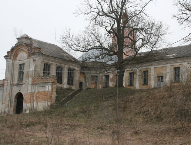 В Олиці прибрали замок Радзивіллів