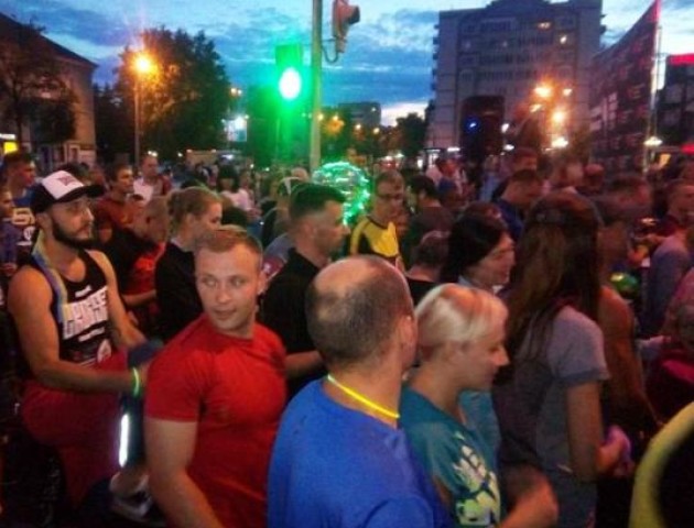 У Рівному влаштували нічний забіг, щоб зібрати кошти для хворої дівчинки