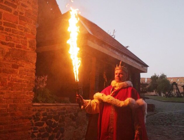 У Луцькому замку вперше пройде вечірня екскурсія — з вогняними мечами, вином і спецефектами