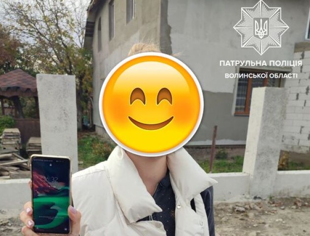 У Луцьку дідусь знайшов дорогий телефон і повернув його власниці