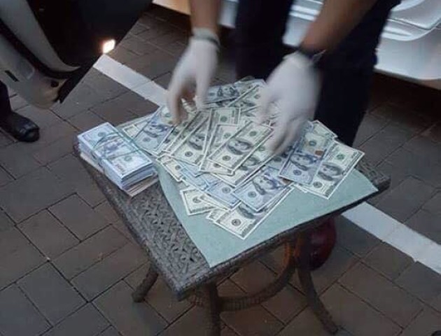 Затримали на хабарі голову громради при ДФС