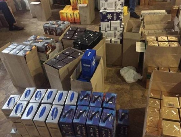 Підробляли відомі бренди: у Луцьку викрили цех із виготовлення сурогату