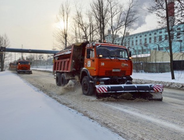Працює 73 одиниці спецтехніки: як дороги Волині рятують від заметів