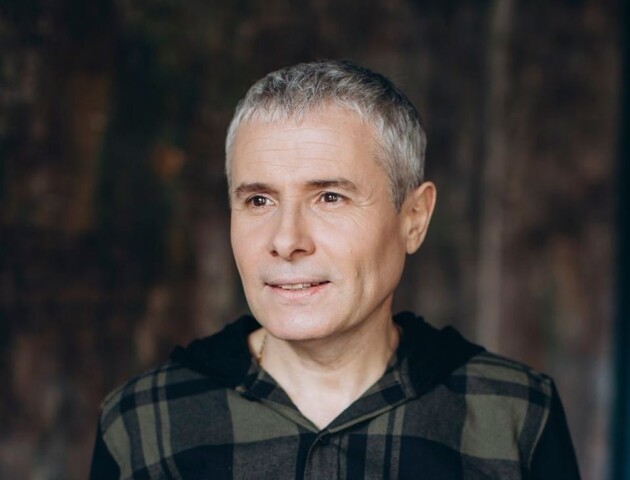 У відомого телеведучого виявили  COVID-19 після поїздки на Шацькі озера