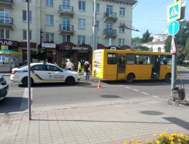 У Луцьку пенсіонер потрапив під колеса маршрутки
