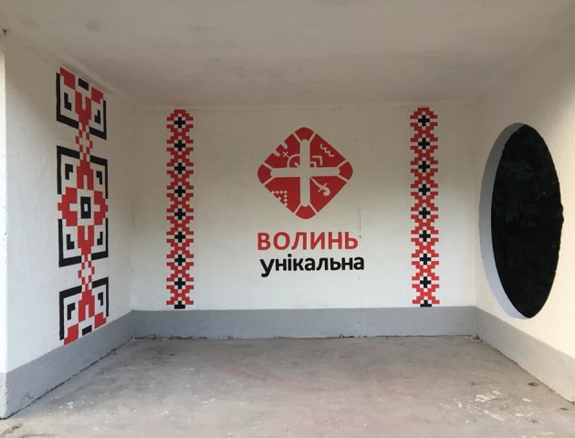 Волинь унікальна: У Ківерцях оригінально прикрасили зупинку. ФОТО