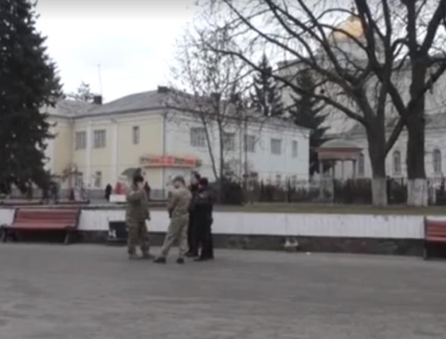 У центрі Луцька знайшли підозрілий пакунок. ВІДЕО