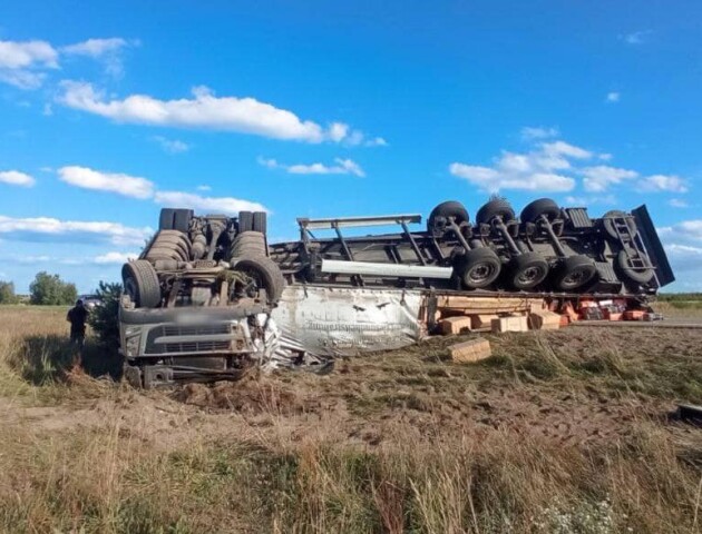 На Волині фура злетіла у кювет. ФОТО