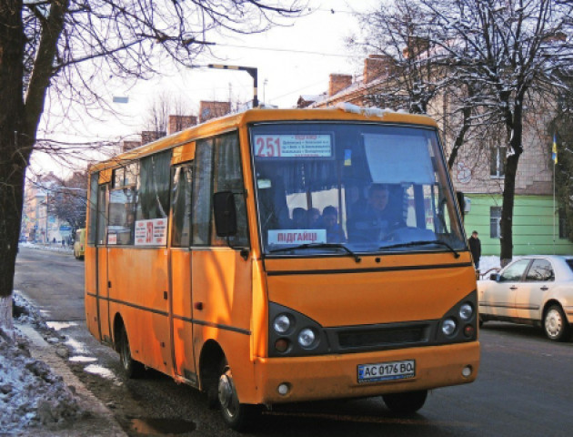 Водій луцької маршрутки вимагав у студента платити повну вартість за проїзд