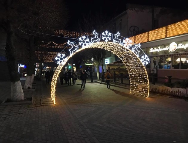 У Луцьку засяяла нова ілюмінація. ФОТО. ВІДЕО