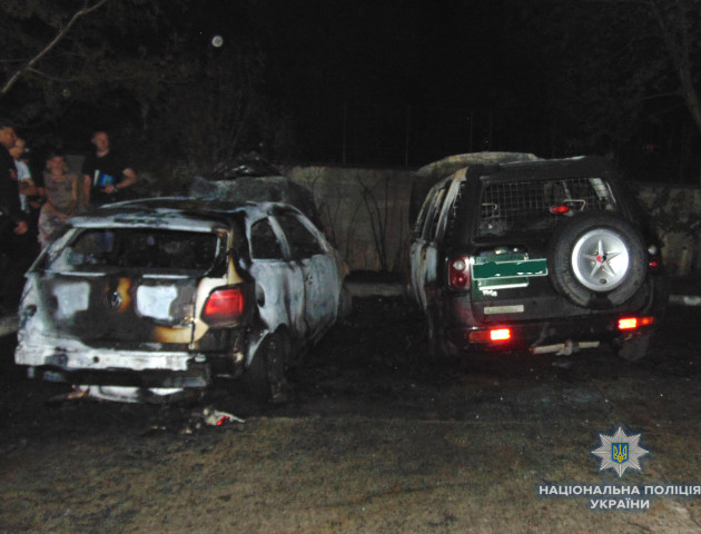 У Рівному вночі згоріли два автомобілі. ФОТО. ВІДЕО