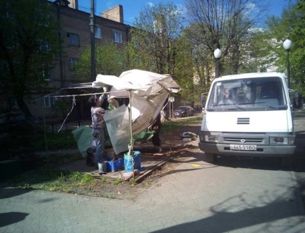 Квітковий ринок у центрі Луцька демонтують. ФОТО