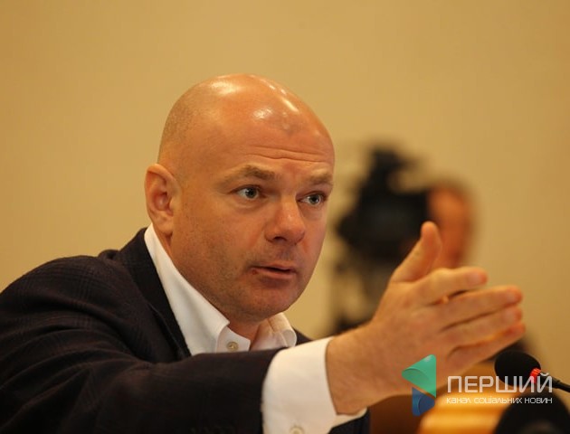 Палиця відповів протестувальникам, які вимагають грошей на нову школу