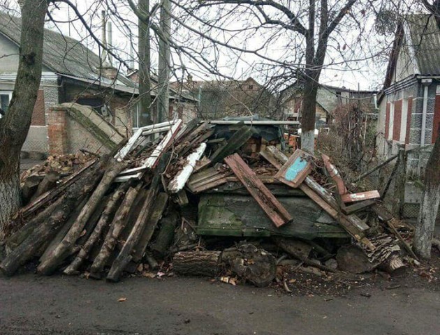 Муніципали покарали лучан за сміттєзвалище на двох вулицях. ФОТО