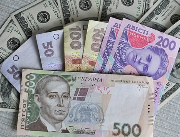 Курс валют на 24 квітня: долар і євро падають, причому останній суттєво