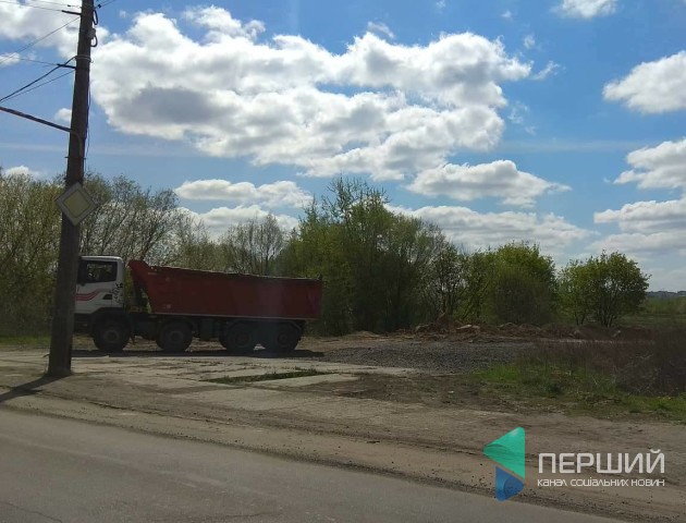 Землю з котловану ЖК «Яровиця» перевозять до заплави річки Стир, - очевидці