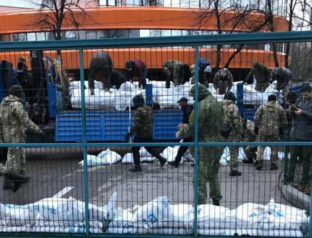 Активісти почали облаштовуватися біля студії каналу NewsOne