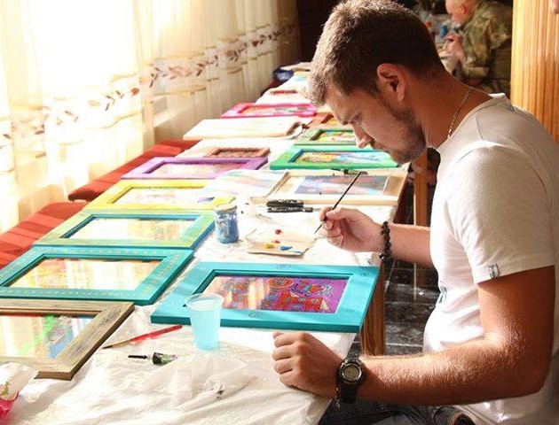 У Луцьку відкрили виставку картин учасника АТО. ВІДЕО