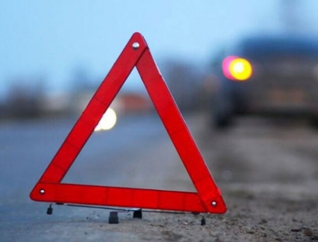 У Луцьку водій протаранив авто, збив чоловіка і втік з місця ДТП