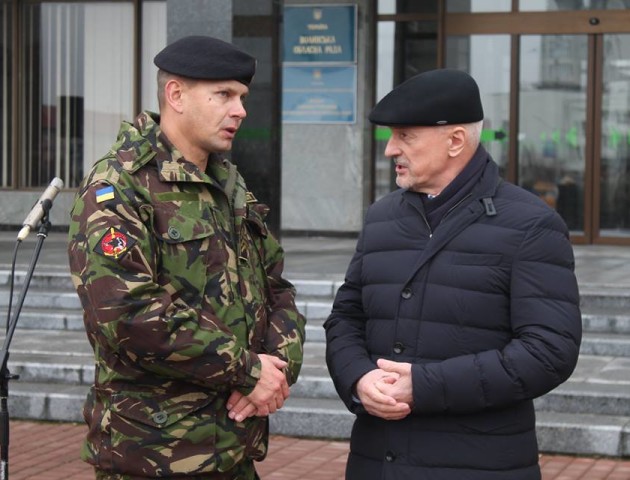 У Луцьку підняли прапор ВМС на знак підтримки полонених моряків. ФОТО