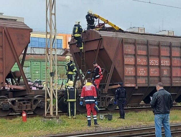 У Луцьку хлопець забрався на дах вагону й отримав ураження струмом