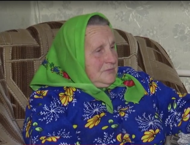 На Волині 87-річна бабуся в'яже шкарпетки солдатам