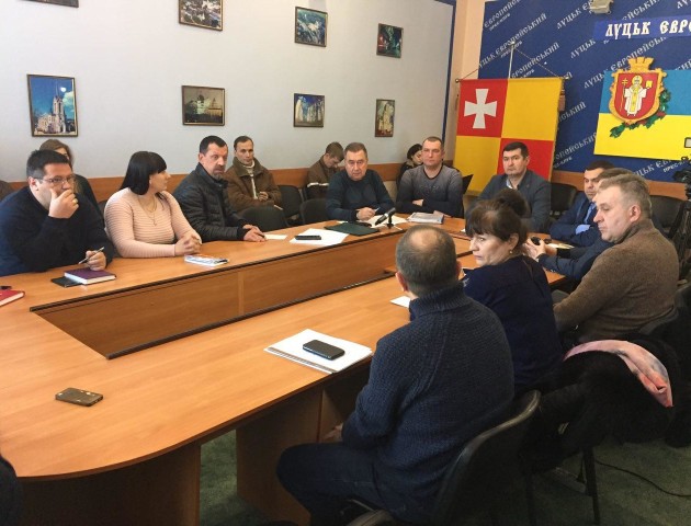 Де у Луцьку облаштують місця для таксі