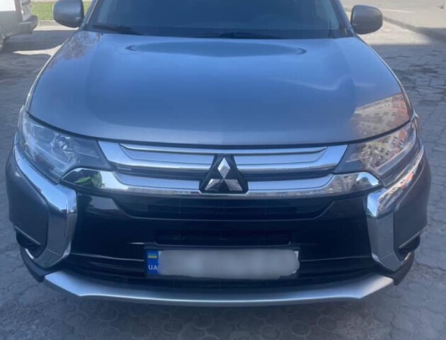У Луцьку водій протаранив припарковане авто і втік. ФОТО