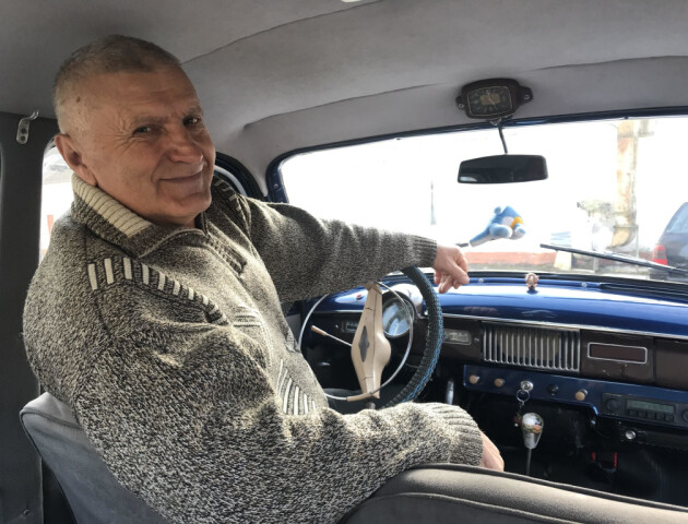 Може прикрашати світові виставки. Волинянин із сином реставрував «Москвич-407»