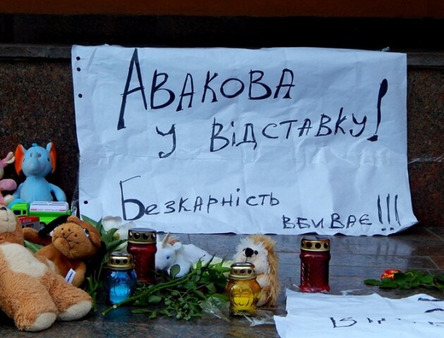 Поліцію у Луцьку знов пікетували. Тепер людей було в рази більше